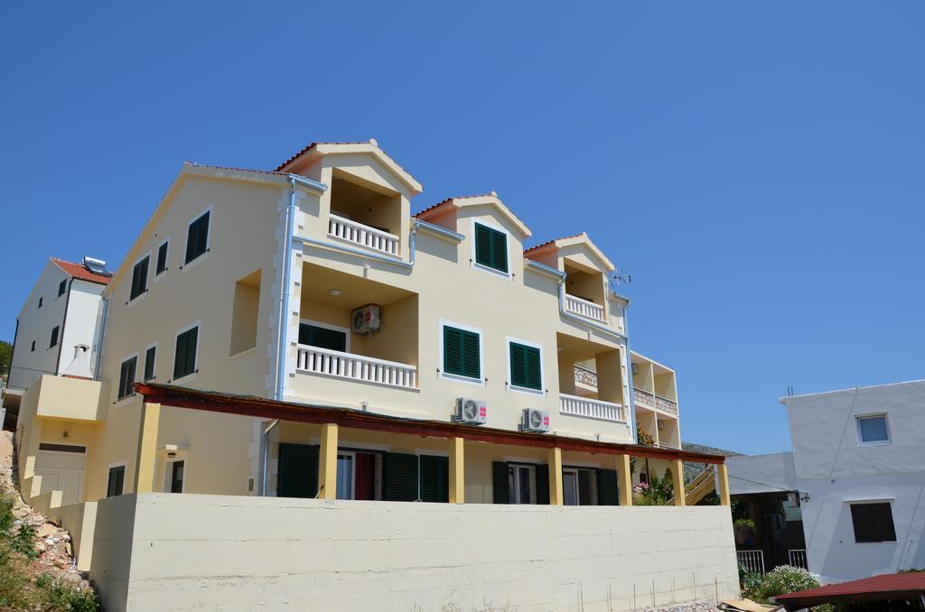 Villa Fortudor Milna  Oda fotoğraf